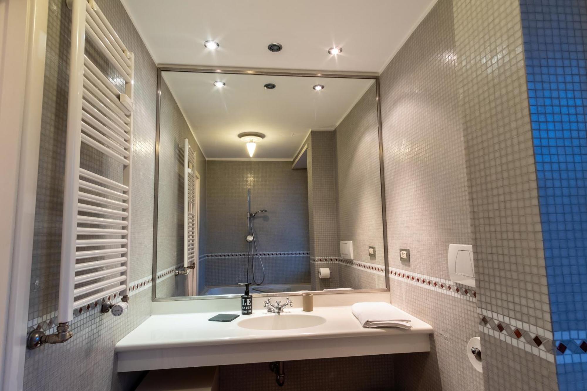 Attic With Terrace And Jacuzzi - Luxury Apartment Рим Екстериор снимка